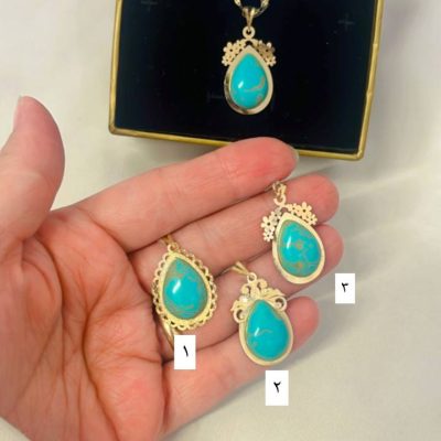 پلاک طلا با سنگ طرح فیروزه – انتخابی خاص برای هدیه روز مادر